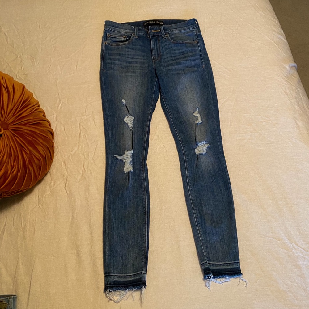 Express freyed jeans size 4 regular